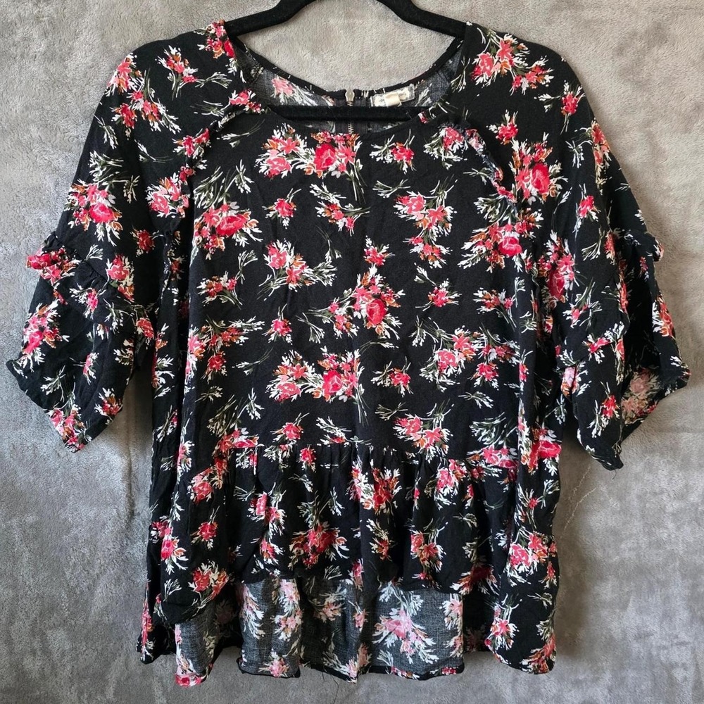 Eyeshadow Black & Red Floral Rayon Blouse with Ruffle Sleeves and Hem size L